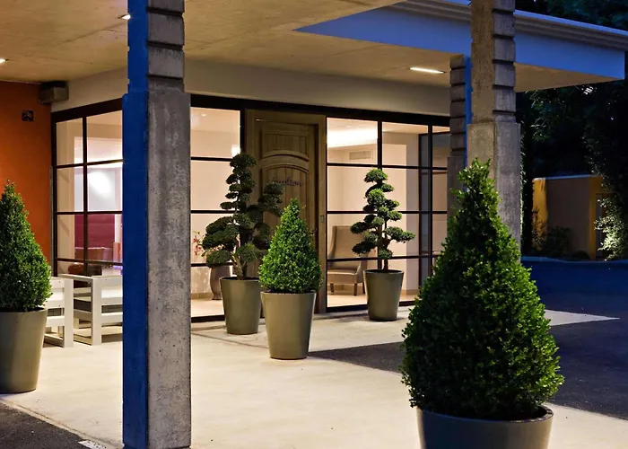 Best Western Plus Le Lavarin Avignon
